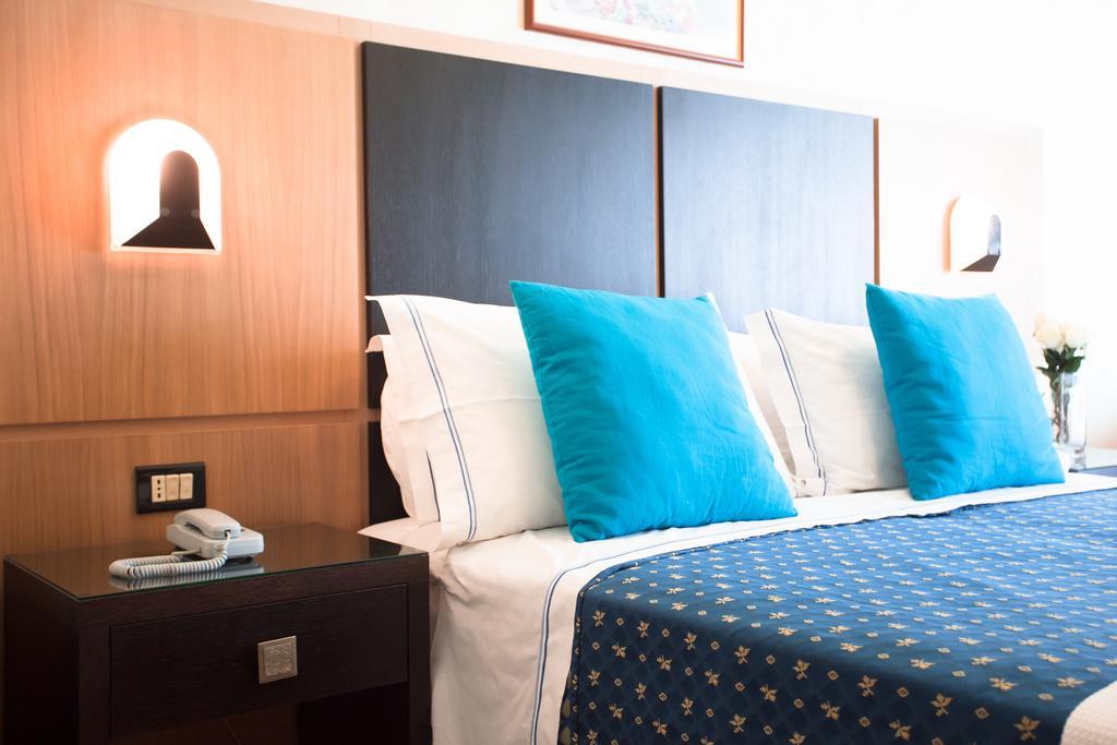 Hotel Verona تْشيزيناتيكو الغرفة الصورة