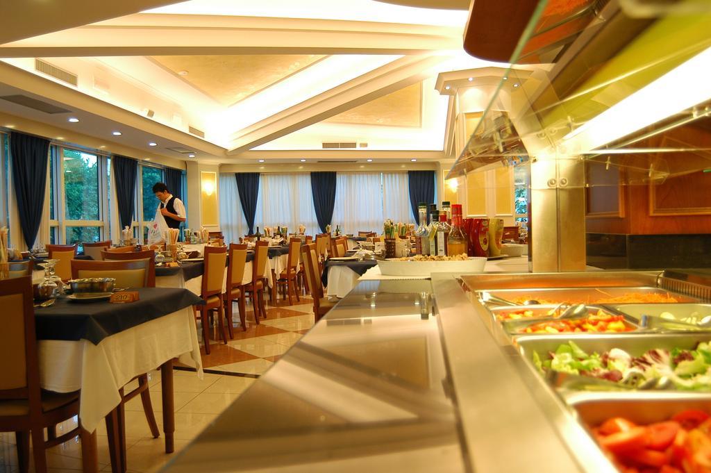 Hotel Verona تْشيزيناتيكو المظهر الخارجي الصورة