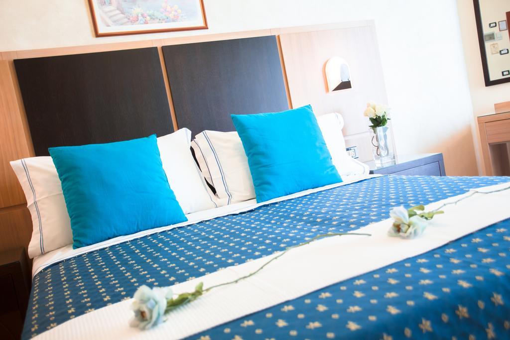 Hotel Verona تْشيزيناتيكو الغرفة الصورة