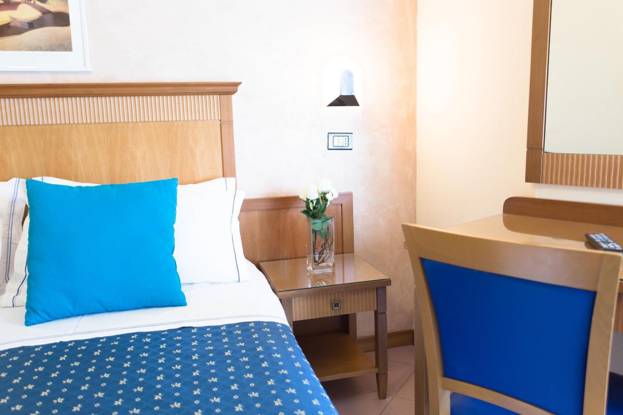 Hotel Verona تْشيزيناتيكو الغرفة الصورة